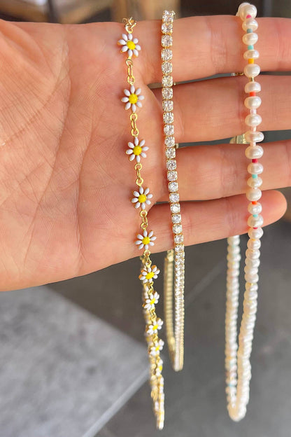 daisy choker - white