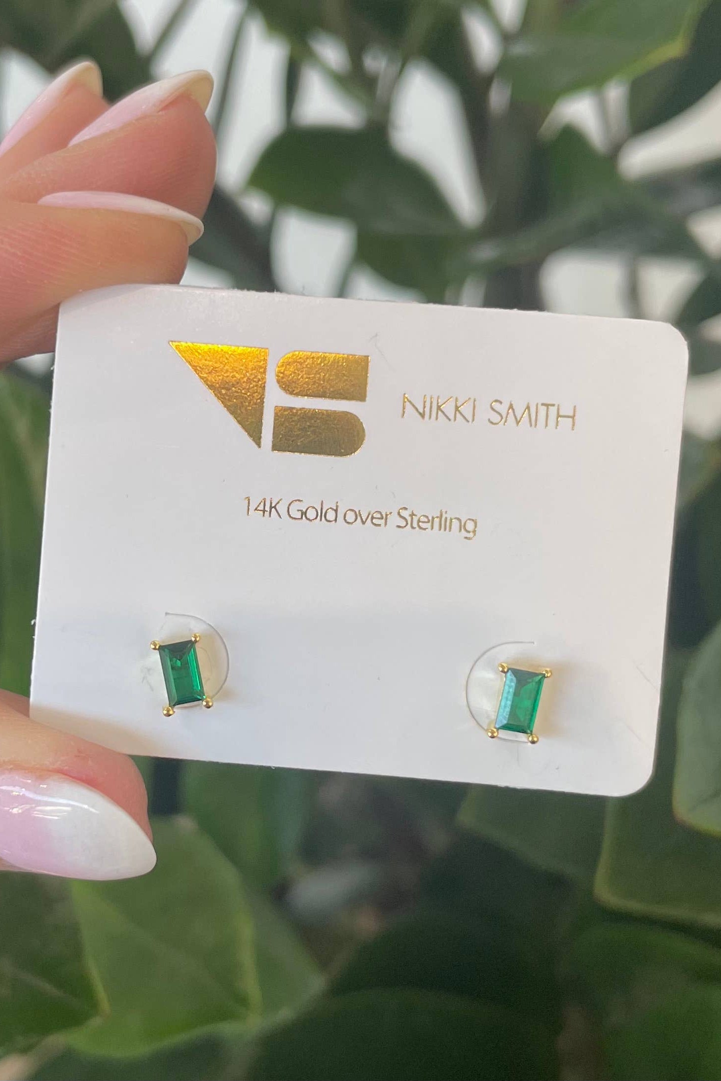 emerald stud earrings