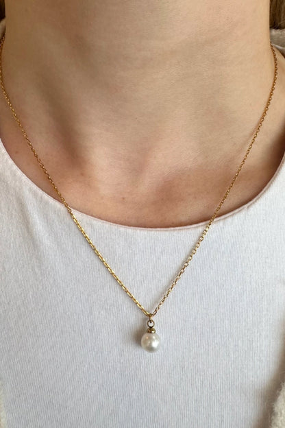 dainty pearl necklace