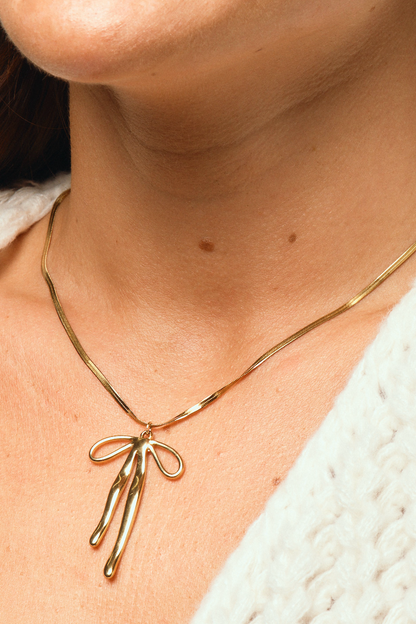 delaney bow necklace - gold