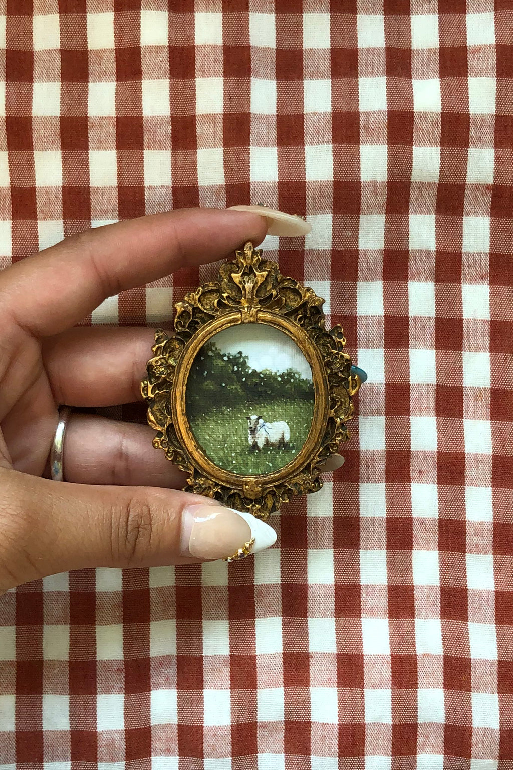 tiny gallery magnet - maybelle in the meadow